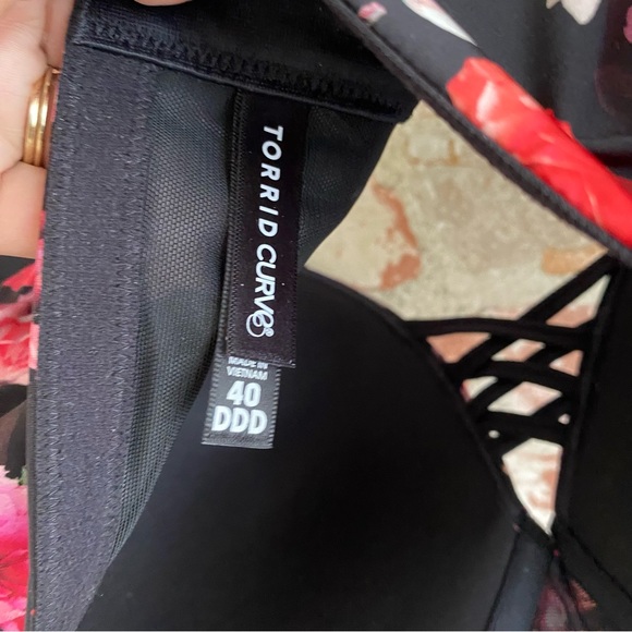 NEW Torrid Push Up Plunge Bra - Picture 4 of 5